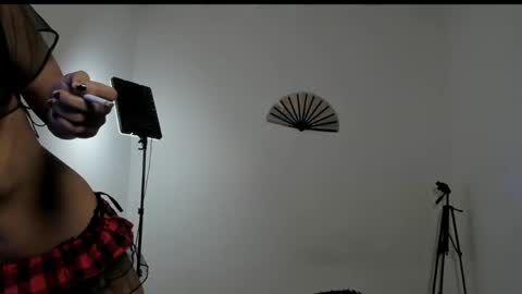 Snapshot of liu_mystik chatting on June 3, 7:11 am Liu help me to reach 100 thumps up daddy online show from June 3, 7:11 am