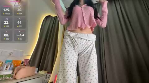 Snapshot of liuli_flower chatting on May 17, 9:44 pm liuli_flower online show from May 17, 9:44 pm