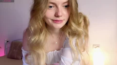 Snapshot of livia_hot chatting on May 6, 11:15 am livia_hot online show from May 6, 11:15 am