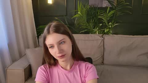 Snapshot of livia_place chatting on May 20, 5:57 am Livia online show from May 20, 5:57 am