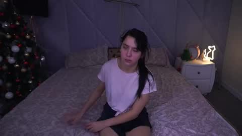 liviashy online show from December 18, 3:51 pm