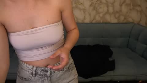 liviashy online show from April 18, 7:58 pm