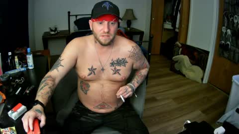 Snapshot of livingpuddle chatting on May 6, 11:04 am livingpuddle online show from May 6, 11:04 am
