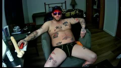 Snapshot of livingpuddle chatting on May 14, 12:17 am livingpuddle online show from May 14, 12:17 am