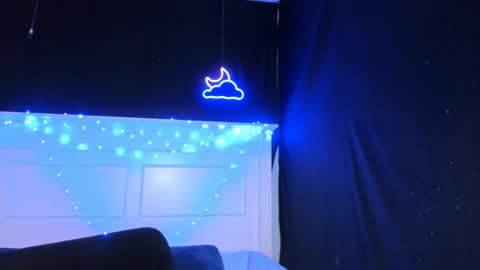 Snapshot of livinsubspace chatting on December 7, 9:33 pm Liv online show from December 7, 9:33 pm