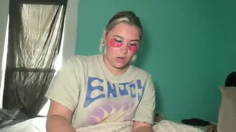 Snapshot of livvymack chatting on October 16, 1:45 pm Livvy online show from October 16, 1:45 pm