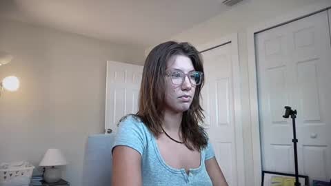 Snapshot of livvyybearxx chatting on June 17, 7:15 pm liv online show from June 17, 7:15 pm