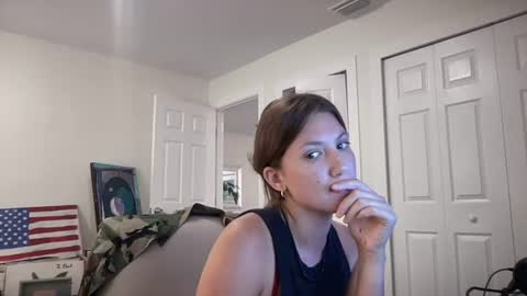 Snapshot of livvyybearxx chatting on June 27, 10:48 pm liv online show from June 27, 10:48 pm