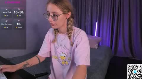 My name is Livy Nice to meet you  Thumbs up please its important online show from September 9, 5:01 pm