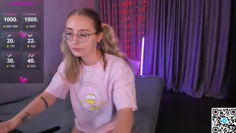 Snapshot of livyybosom chatting on September 22, 4:42 pm My name is Livy Nice to meet you Thumbs up please its important online show from September 22, 4:42 pm