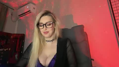 Snapshot of liya_ray chatting on February 5, 11:20 pm Liya Ray online show from February 5, 11:20 pm