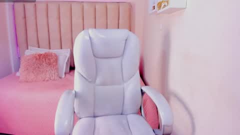 Snapshot of liz_bohemia chatting on February 12, 9:01 pm LIZ online show from February 12, 9:01 pm