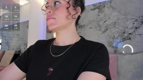 Snapshot of liz_holmes chatting on February 17, 12:01 pm Liz online show from February 17, 12:01 pm