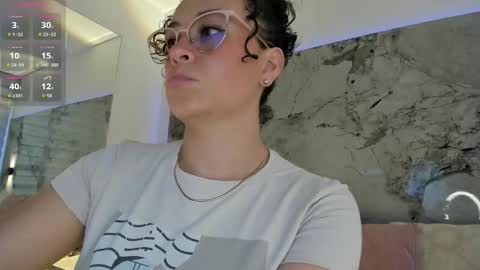 Snapshot of liz_holmes chatting on February 19, 11:50 am Liz online show from February 19, 11:50 am