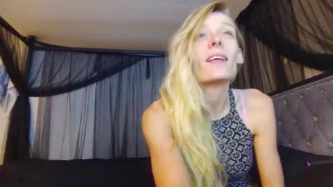 Snapshot of liz_jay chatting on October 17, 5:21 am Jay-Liz online show from October 17, 5:21 am