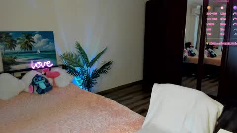 Snapshot of lizabelle_ chatting on June 7, 2:32 pm Liza online show from June 7, 2:32 pm