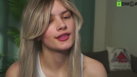 Snapshot of lizbethcoll chatting on January 31, 1:43 am Sunnheart online show from January 31, 1:43 am