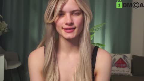 Snapshot of lizbethcoll chatting on February 1, 8:26 pm Sunnheart online show from February 1, 8:26 pm