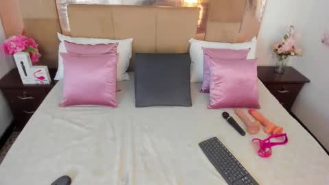 Liz  online show from February 19, 7:43 pm