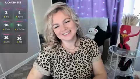 Snapshot of lizzi_789 chatting on May 9, 4:50 am Lizzy online show from May 9, 4:50 am