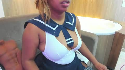 Snapshot of lizzie_williamss chatting on June 4, 3:12 am lizzie_williamss online show from June 4, 3:12 am