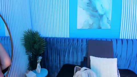 Lizzie Evan online show from October 10, 11:42 am