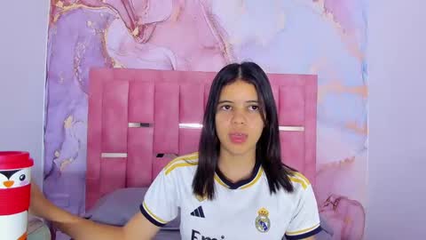 Snapshot of lizzmartin chatting on December 19, 7:18 pm Sweet Lizz online show from December 19, 7:18 pm