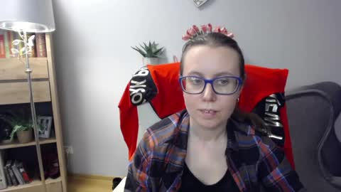 Lizzy online show from April 9, 6:19 am