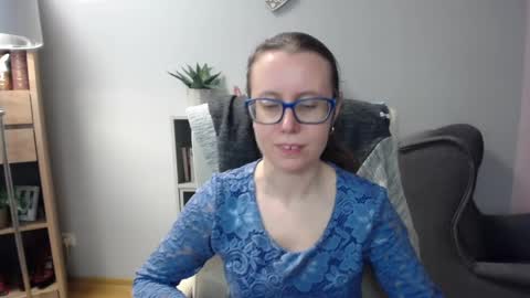 Lizzy online show from April 15, 4:30 am