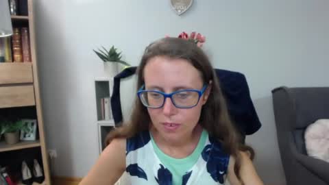 Snapshot of lizzy_sparkle chatting on June 29, 4:30 am Lizzy online show from June 29, 4:30 am