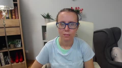 Snapshot of lizzy_sparkle chatting on July 13, 4:37 am Lizzy online show from July 13, 4:37 am