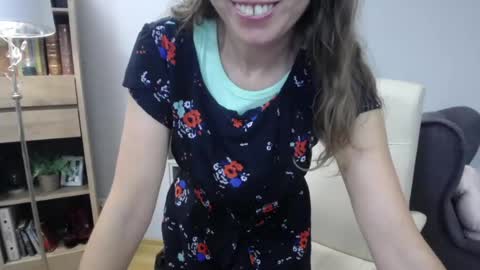 Snapshot of lizzy_sparkle chatting on July 16, 5:24 am Lizzy online show from July 16, 5:24 am