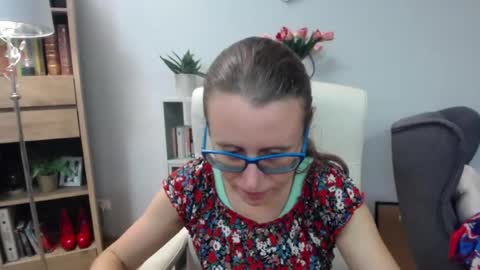 Snapshot of lizzy_sparkle chatting on July 17, 4:30 am Lizzy online show from July 17, 4:30 am