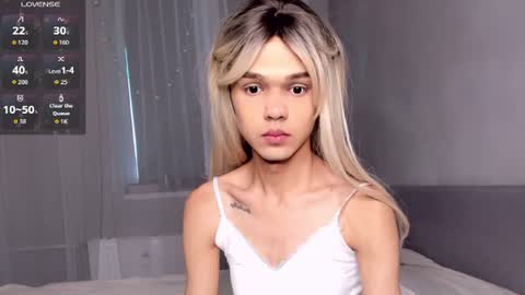 lizzydelrey online show from July 17, 1:56 am