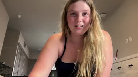 Snapshot of lizzygetsbusy101 chatting on July 27, 4:19 am Lizzygetsbusy101 online show from July 27, 4:19 am