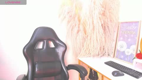 Snapshot of lizzyjones__ chatting on September 26, 5:00 am Lizzy online show from September 26, 5:00 am