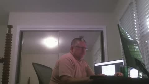 Snapshot of lkn4hairy chatting on April 8, 12:05 pm Lkn4hairy online show from April 8, 12:05 pm