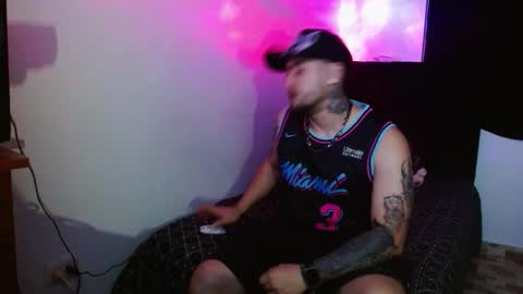 lliamm 2 online show from November 17, 8:09 am