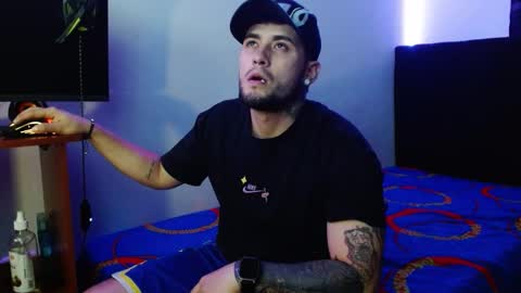 lliamm 2 online show from January 16, 5:44 am