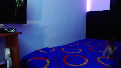 lliamm 2 online show from January 18, 5:33 am