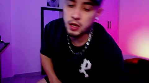 Snapshot of lliamm_2 chatting on May 17, 5:05 am lliamm 2 online show from May 17, 5:05 am