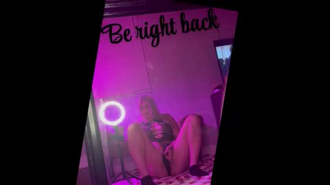 Snapshot of llilacblu chatting on February 20, 1:24 am Lillac online show from February 20, 1:24 am