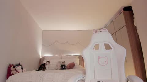 Snapshot of lm_kloeeh chatting on May 14, 11:33 pm Kloe see you 28-11 to celebrate my birthday online show from May 14, 11:33 pm