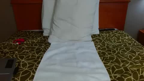 Snapshot of lnsideher69 chatting on November 11, 12:10 am John online show from November 11, 12:10 am