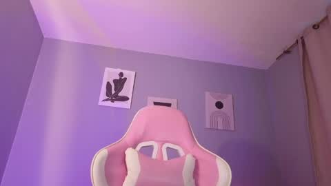 Snapshot of loaluxury chatting on April 23, 5:37 pm Pamela online show from April 23, 5:37 pm