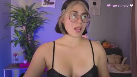 Snapshot of loaluxury chatting on July 26, 5:42 pm Pamela online show from July 26, 5:42 pm