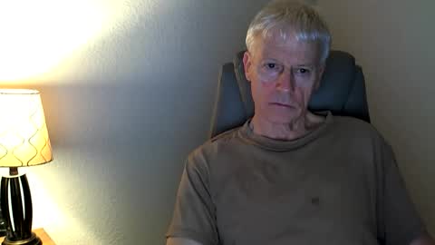 Snapshot of loco_joe chatting on April 4, 9:40 am Loco Joe online show from April 4, 9:40 am