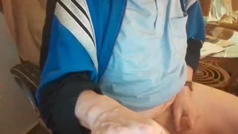 Snapshot of loewe39238 chatting on March 5, 6:09 am loewe39238 online show from March 5, 6:09 am