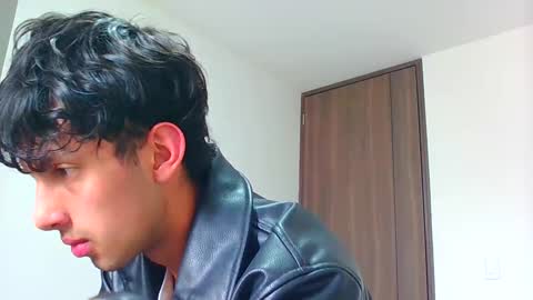 Snapshot of logaan_grey chatting on January 4, 4:22 pm logaan_grey online show from January 4, 4:22 pm