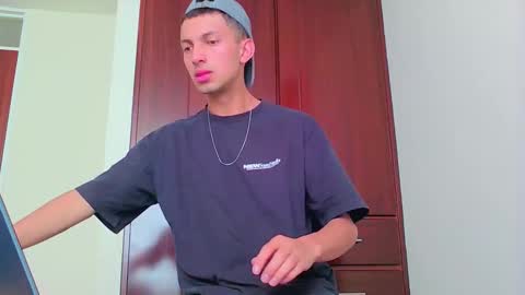 Snapshot of logaan_grey chatting on November 3, 4:41 pm logaan_grey online show from November 3, 4:41 pm